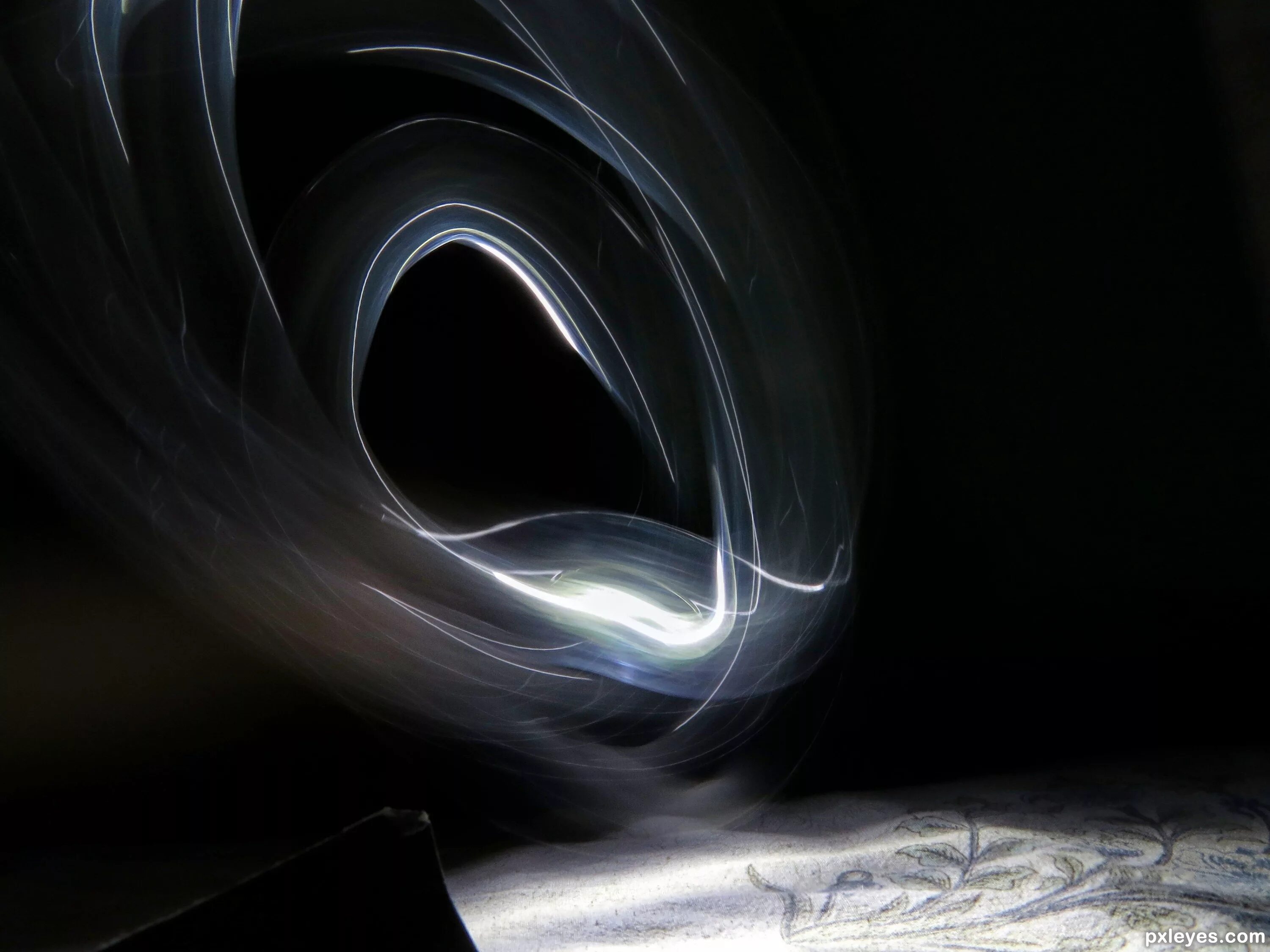 аномальные ямы в земле. человек в черной дыре. самые глубокие дыры в земле. Three hole. иллюзия дыра.