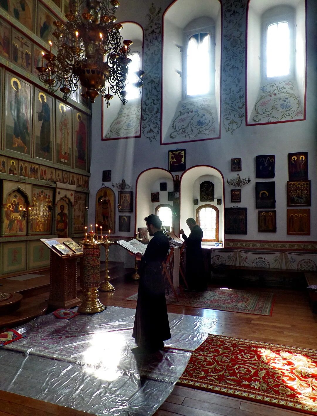 Картинки в церкви молятся. В советское время в церкви молились все фото.