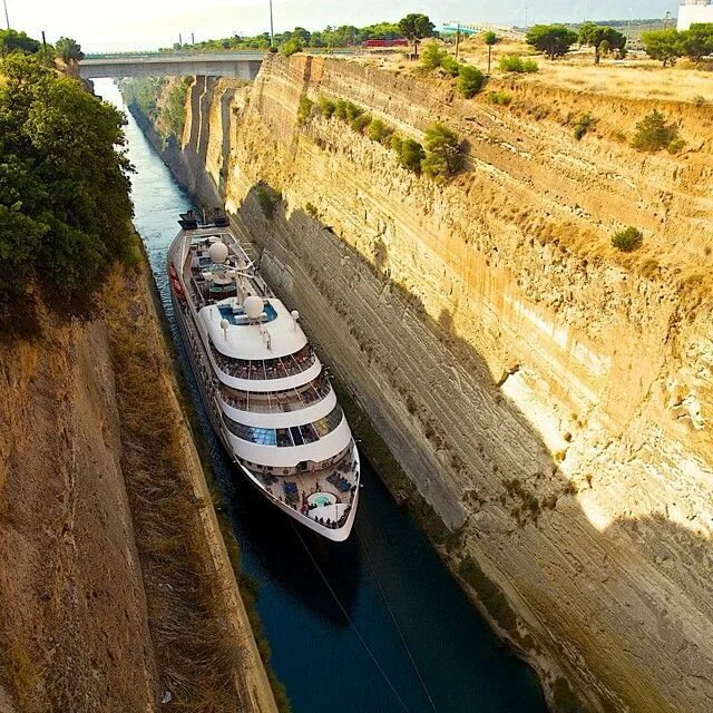 Коринфский канал канал в греции. Коринфский пролив греция. Коринфский пролив греция. Коринфский залив греция. Коринфский канал в греции.