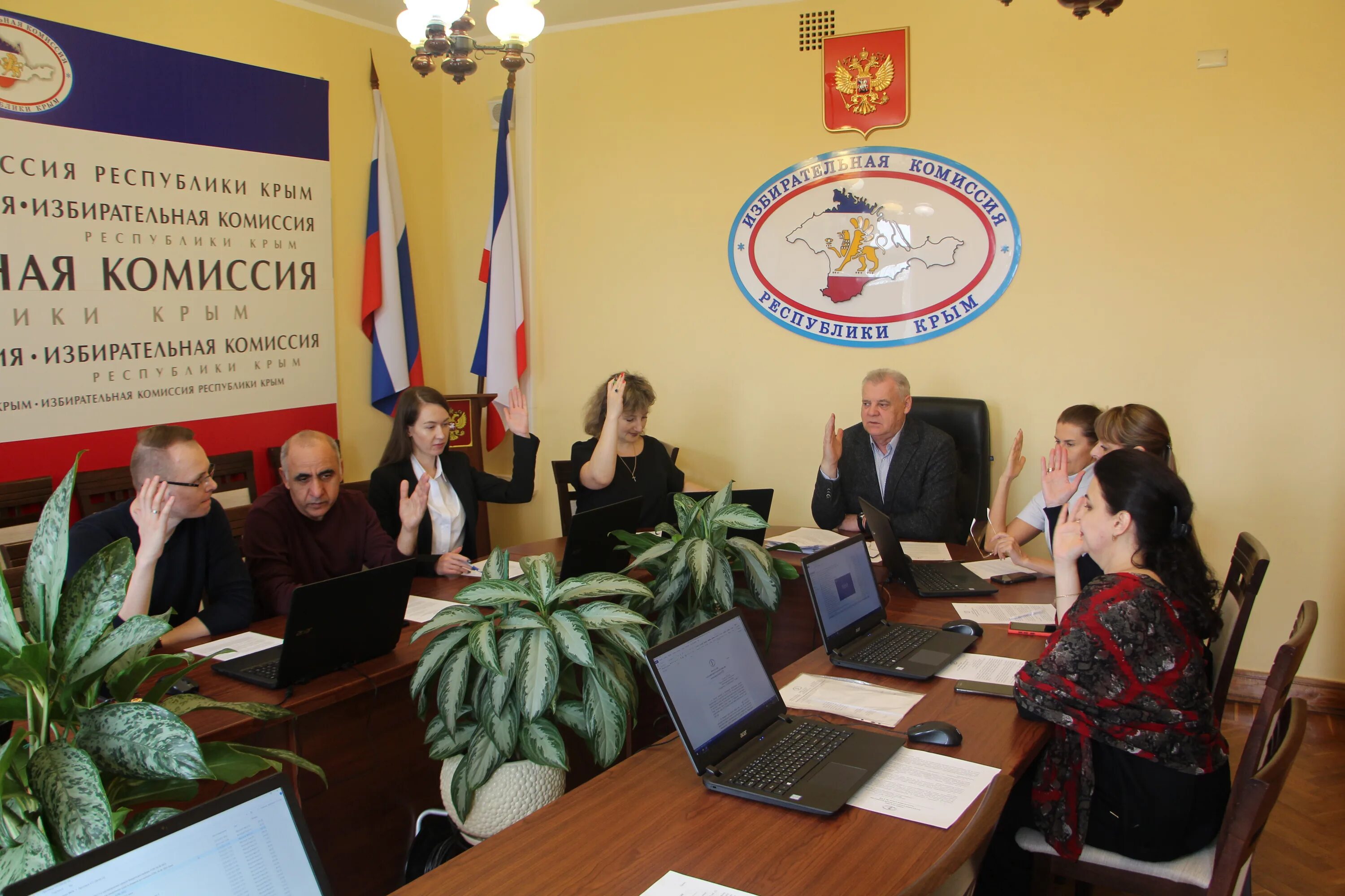 избирком крыма. избирком крыма. председатель избиркома крыма. малышев избирательная комиссия республики крым. территориальная избирательная комиссия республики крым.