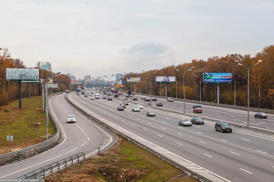 По мкаду можно ехать. Дорога МКАД. Дороги Москвы. Шоссе дорога в Москве. МКАД Москва.