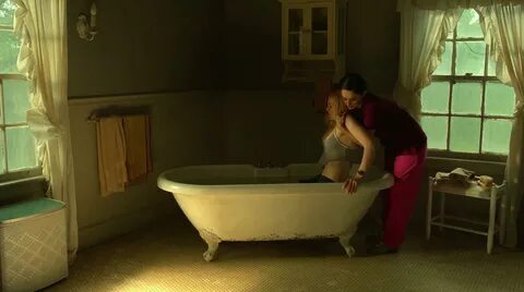 Ana de la Reguera and Sarah Snook in Джезабель (2014). gallery. 