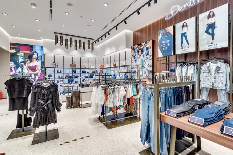 Guess горизонт ростов. малайзия аутлет guess. Guess в дубай молл. магазин гесс в москве. сумка guess 1981 черная.