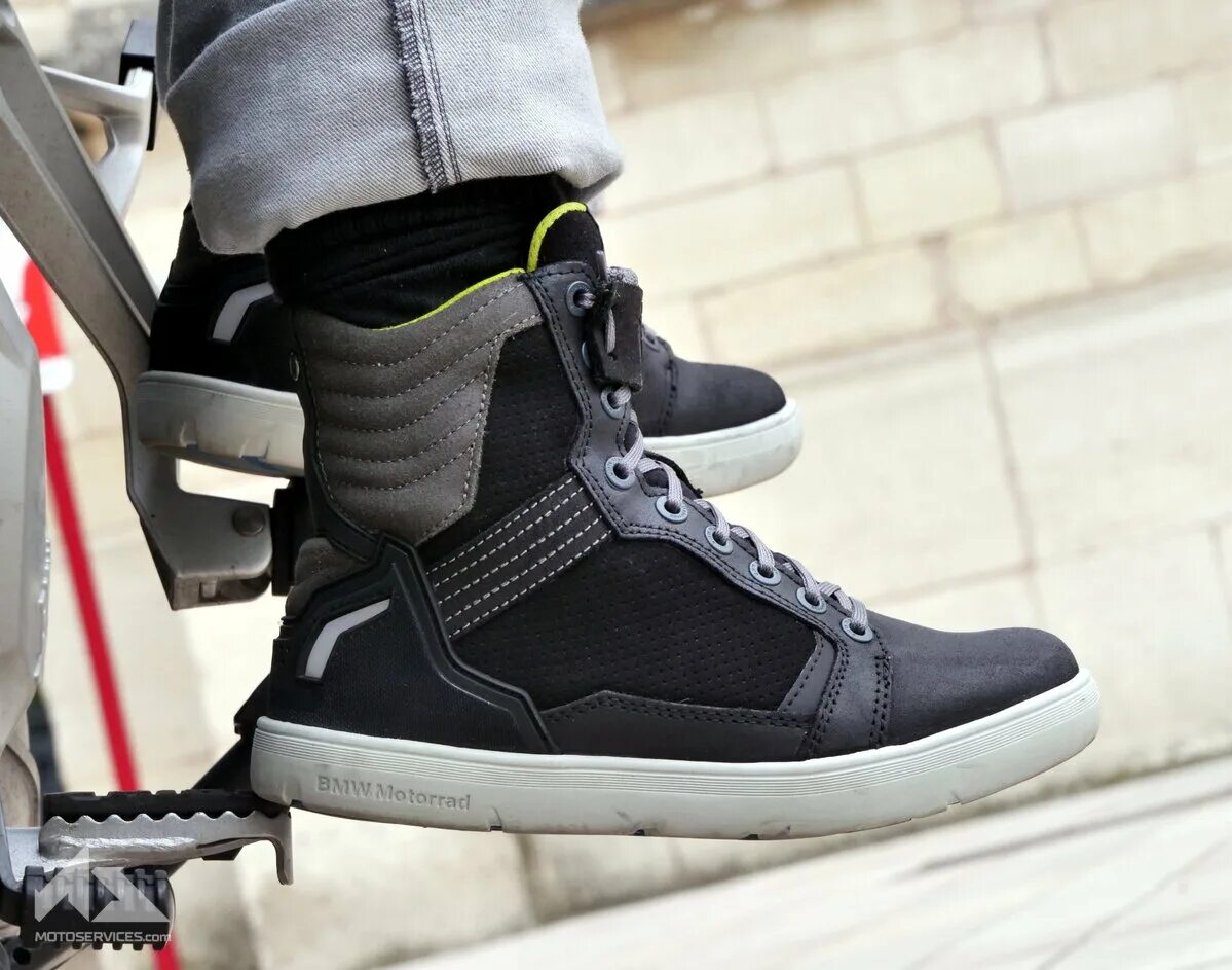 Мотоботинки бмв. Bmw sneaker. Мотоботы бмв моторрад. Bmw sneaker. Bmw dry кеды.