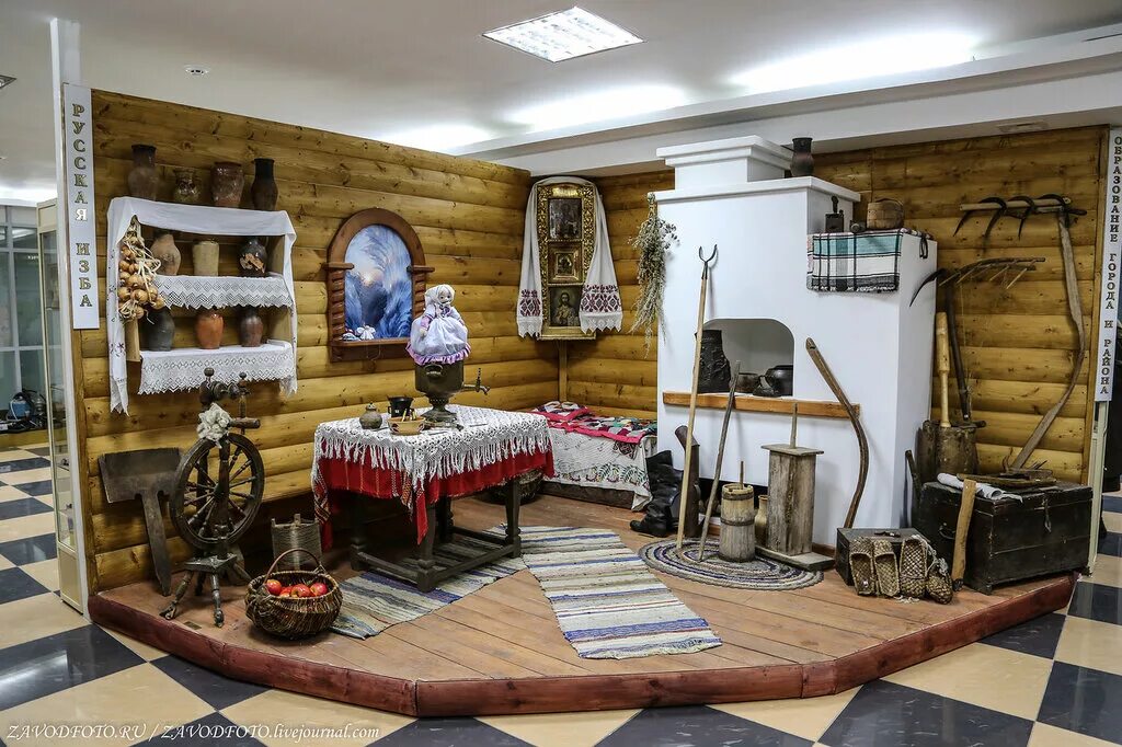 Тара омская область краеведческий музей. Тобольский музей экспозиция. Краеведческий музей г сухиничи. Краеведческий музей русская изба. Костромской краеведческий музей.