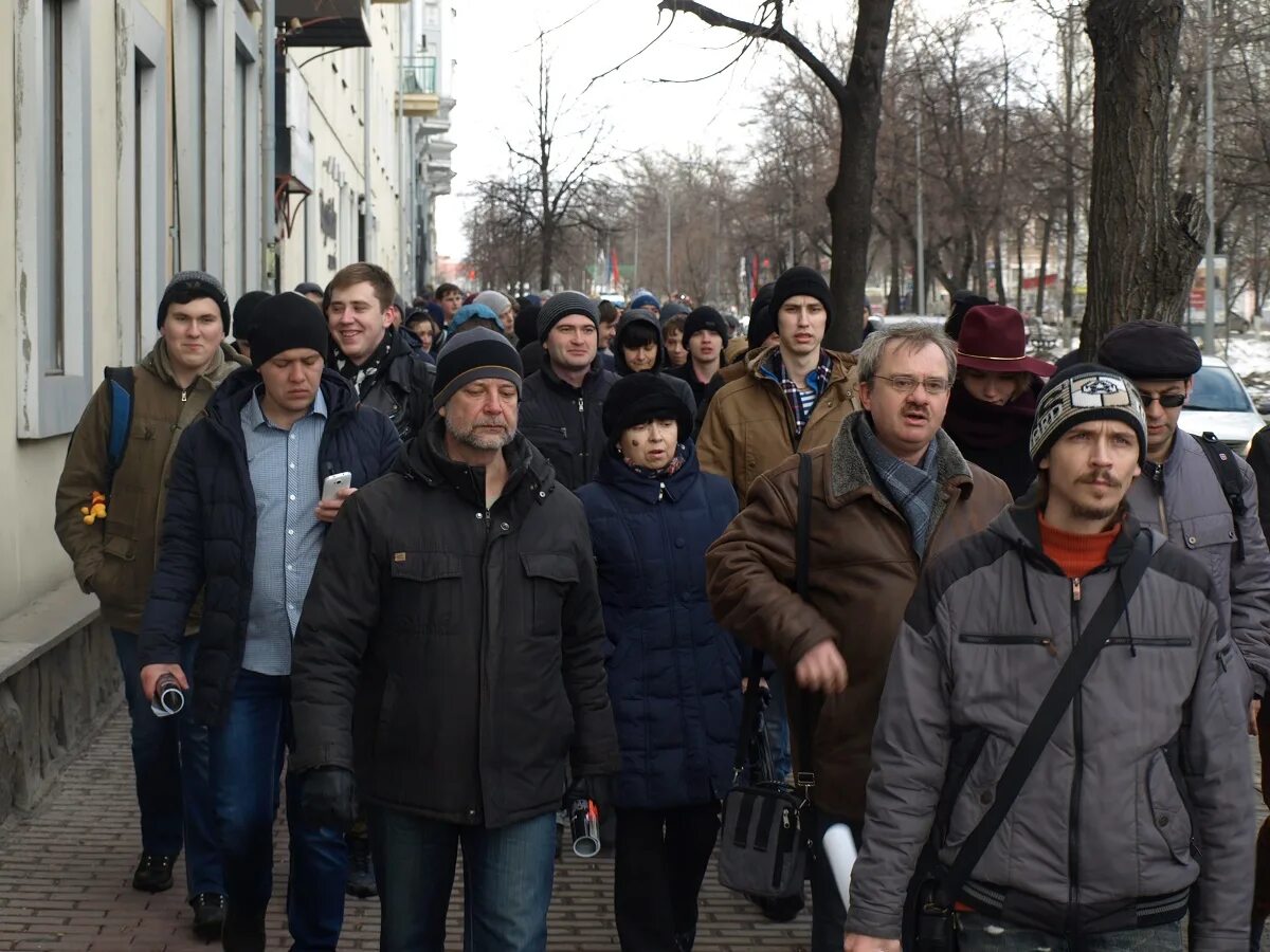 Сколько народу пришли на похороны навального