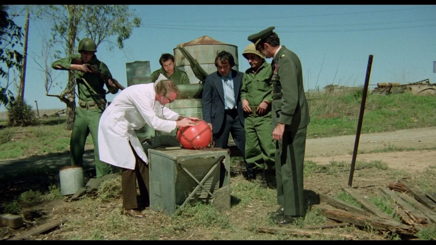 Нападение помидоров-убийц (1978). Атака помидоров-убийц 1978. Возвращение помидоров убийц 1988. Кадры первых минут нападения