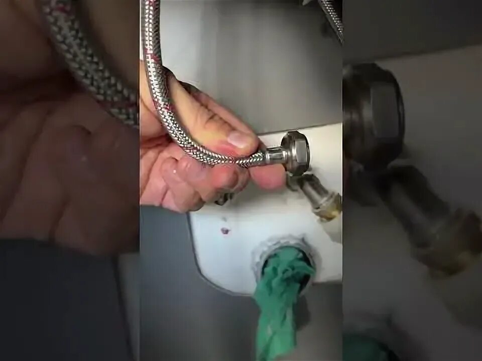 Как закрутить шланг в глубокий смеситель