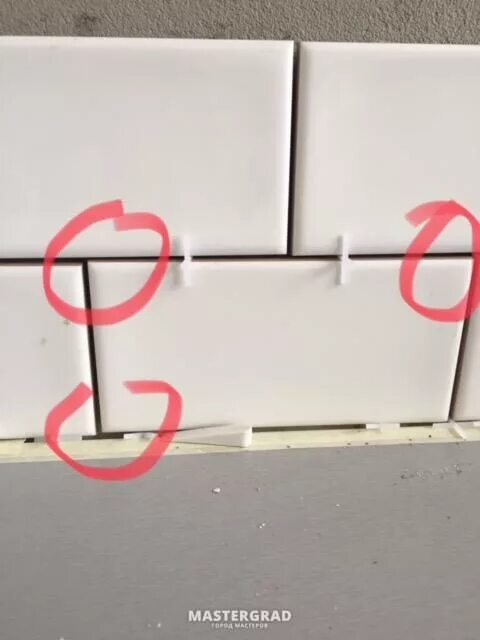 затирка швов между плиткой. затирка для напольной плитки. затирка плитки на полу. затирка 2 кг старатели. затирка плиточных швов.