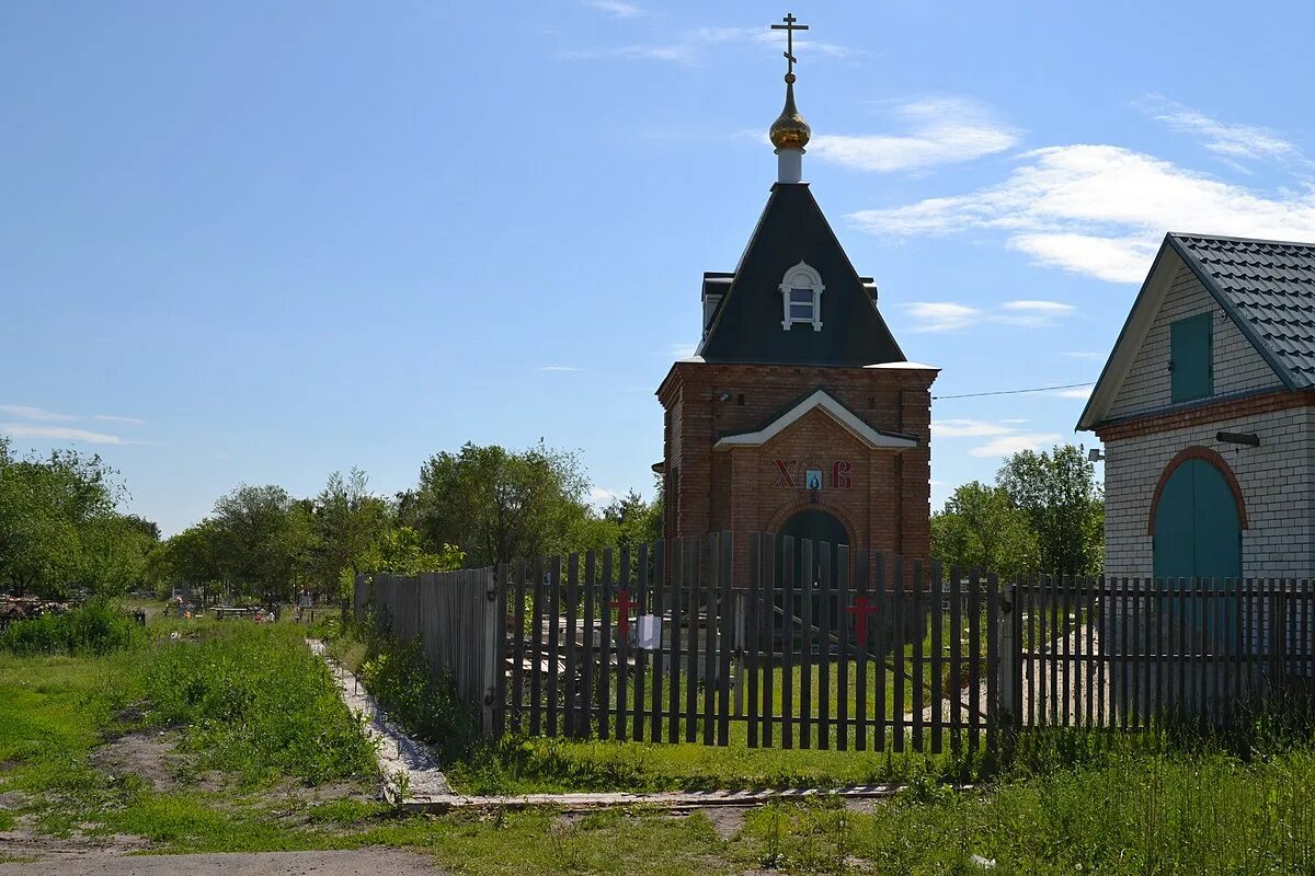 Кладбище красная горка Дмитров. Дмитровское городское кладбище красная горка Дмитров. Кладбище красный Текстильщик Саратов. Часовня у красненького кладбища. Красная горка дмитров