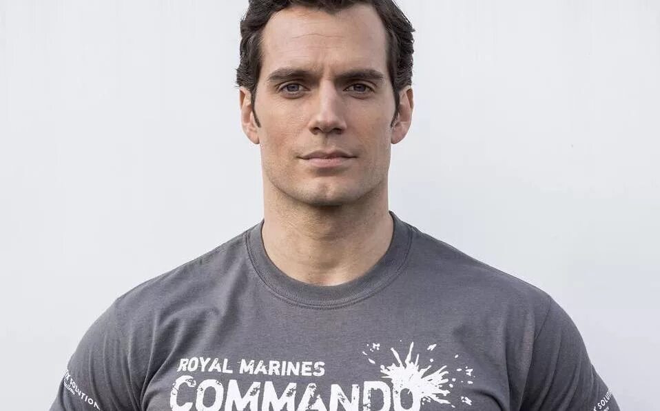 Главный герой стал знаменитым. Henry cavill 2022. Том круз молодой. Том круз киноактёры сша. Главный герой стал знаменитым.