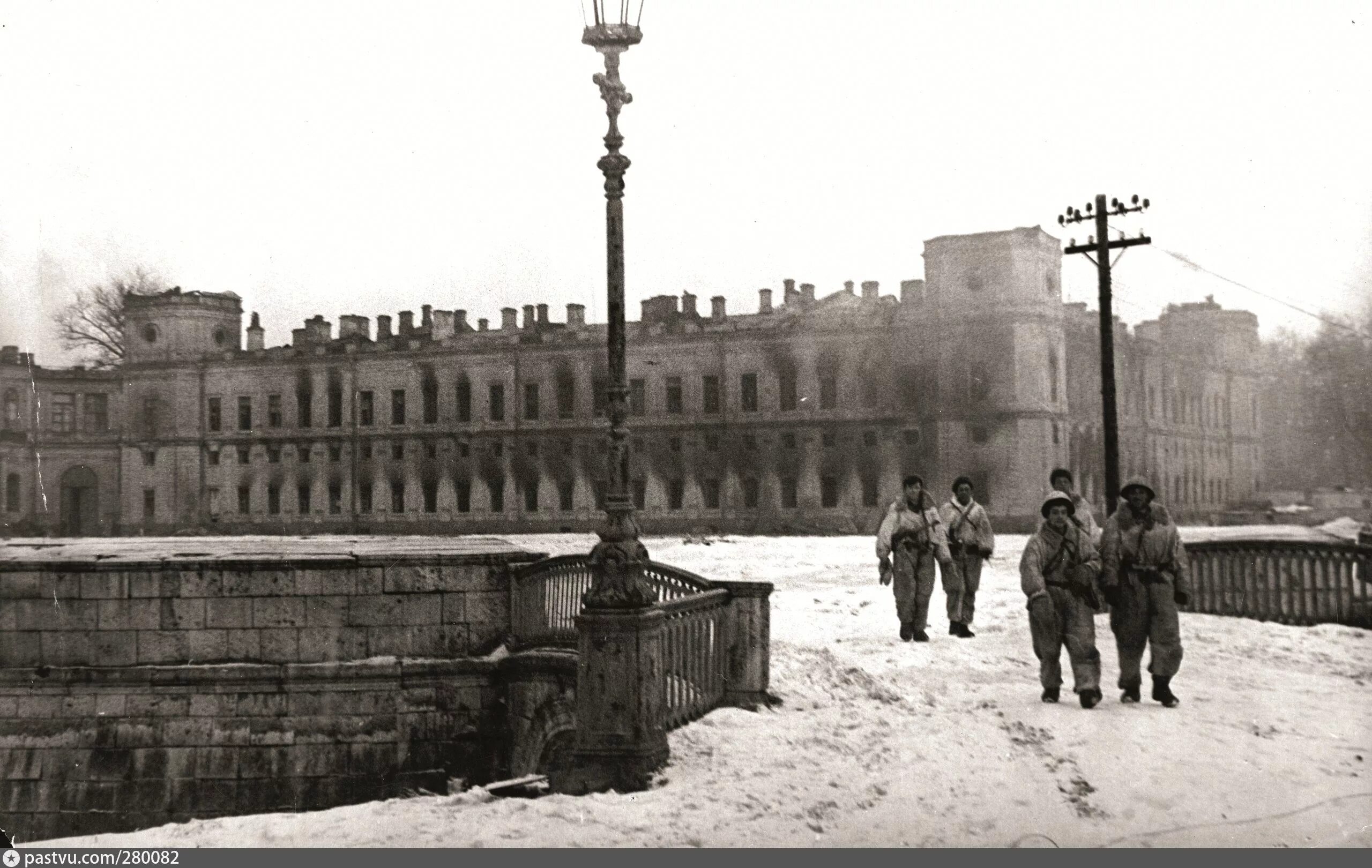 Ленинградская область в советское время. Дворец в Гатчине 1944. Гатчинский дворец 26 января 1944. Разрушенный Гатчинский дворец. Гатчинский дворец 1943.