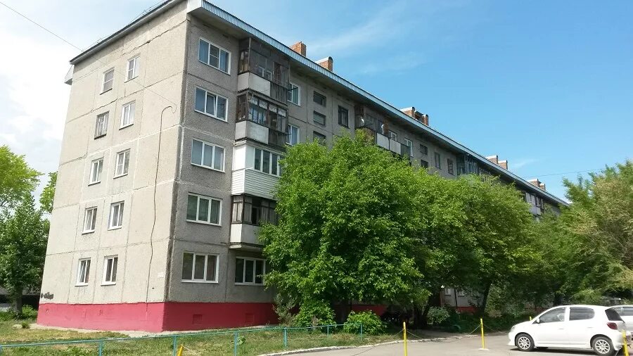 толбухина, 5к2. хрущевка на алтае. хрущевка 1-335 крыша. улица за стеной квартиры. хрущевки барнаул.