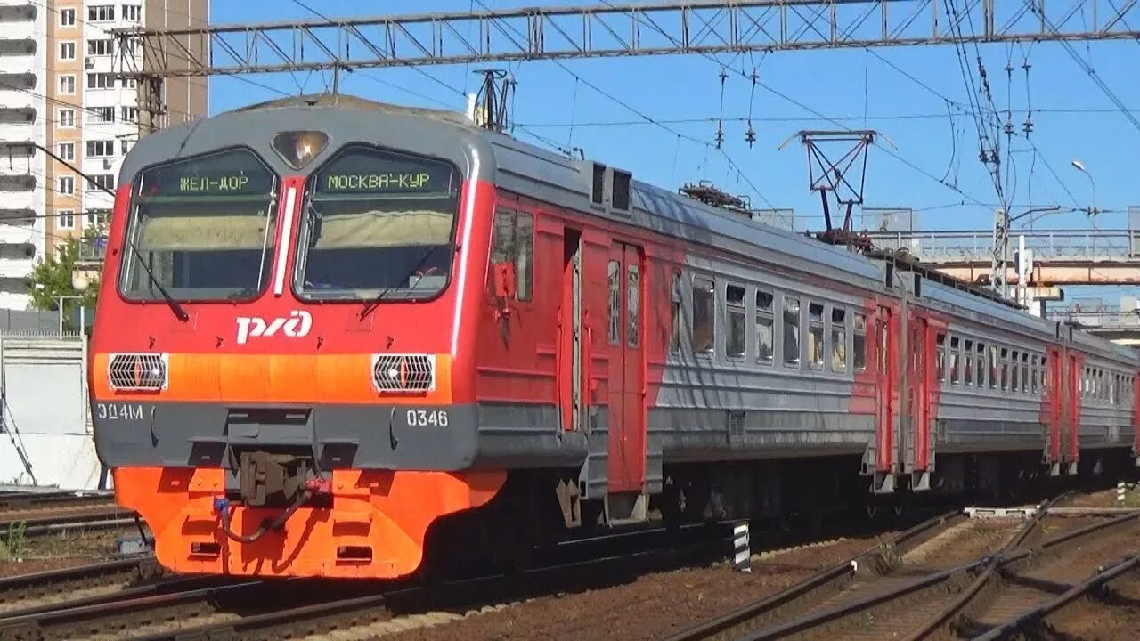 Поезд льгов курск. Ласточка курск москва поезд 722. Эд4м 0503. Пригородный поезд. Последний вагон.