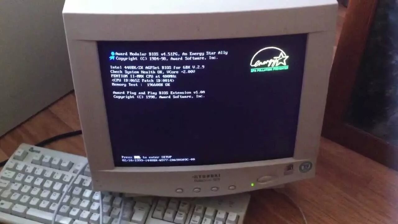 Компьютер start. Old PC Screen. Start old PC. Boot Screen old CPU. Old PC Monitor from 90s Samsung.