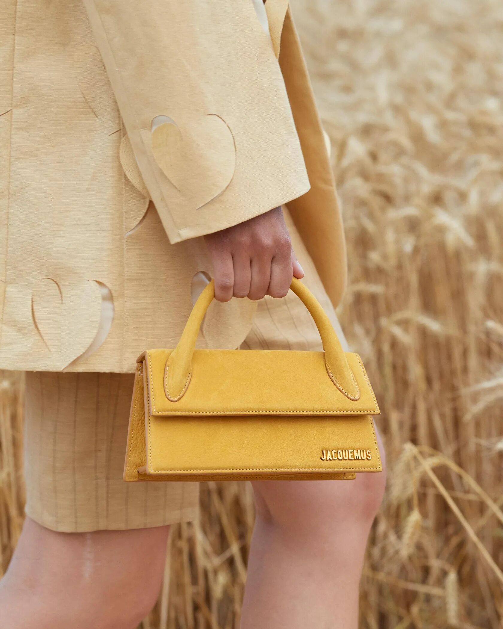 Сумка jacquemus оригинал. Jacquemus 2022 сумки. Сумка Jacquemus 2023. Jacquemus сумка 2020 2021. Jacquemus Bag Micro.