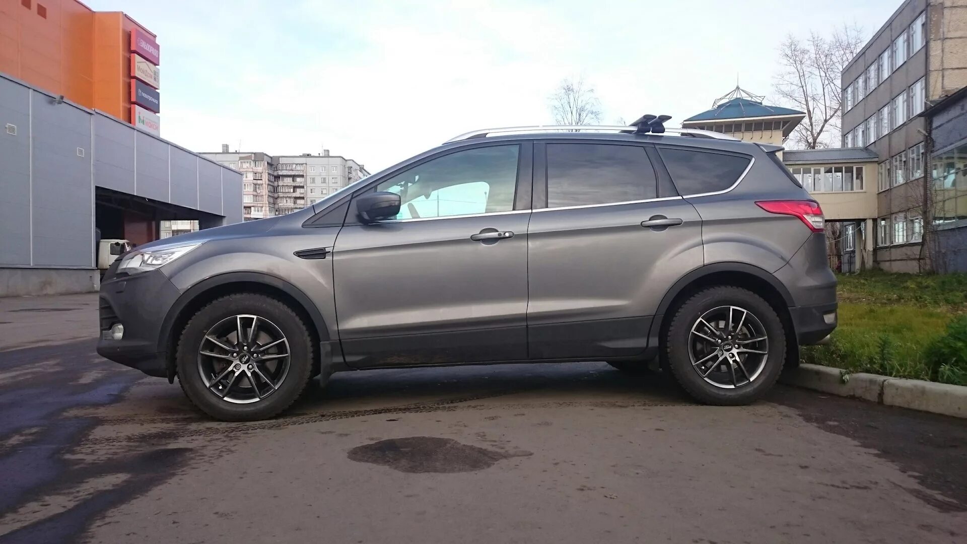 Форд куга r17. 235 60 17 Форд Куга. 235/60 R17 Форд Куга. 235 55 R18 на Форд Куга 2. 225 65 R17 на Форд Куга 2.