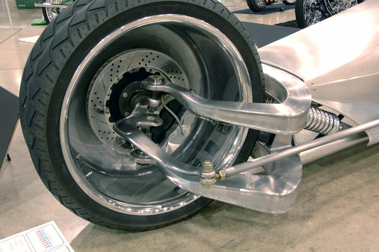 Полноуправляемое шасси audi. Схема задней независимой подвески автомобиля. Тормозная система электромобиля. Stels skif 50 колеса. Сборка заднего колеса мопеда альфа.