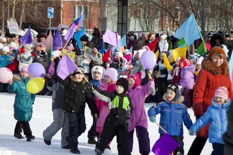 День х новости. Детский праздник севера Полярные зори. Дети в Полярных Зорях. Полярные зори детские площадки. Посёлок красный Свердловская область жители празники.