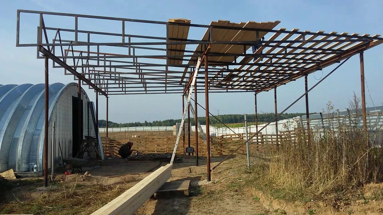 Сенник. Сено в сарае. Навес для хранения сена. Сарай с сеновалом наверху. Сарай для хранения сена.