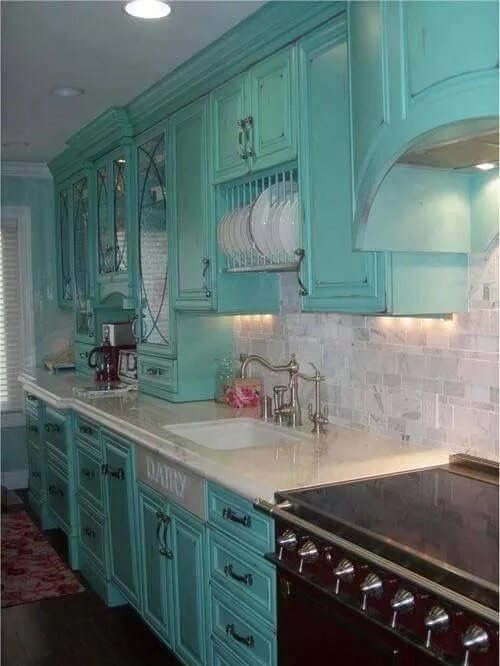 Интерьер кухни тиффани Profile Cabinet and Design (House of Turquoise) Home kitchens, Kitchen interior,