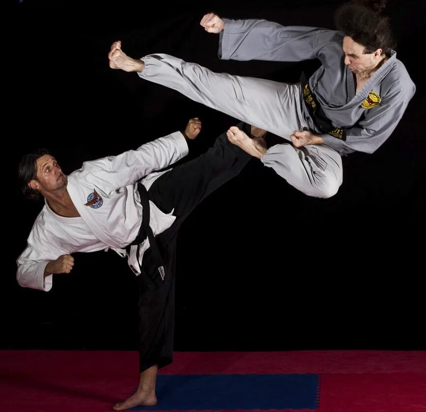 приёмы фехтования на мечах. каратэ на закате. фехтование палашом приемы. приемы фехтования на боевых шпагах. окинава кобудо.