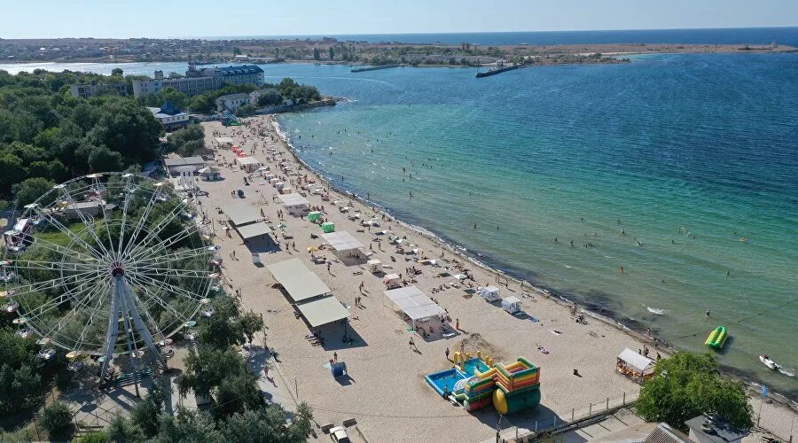Центральный пляж курортного. Курортное (одесская область). Крым черноморск пляж. Курортное крым набережная. Курортное (феодосия).