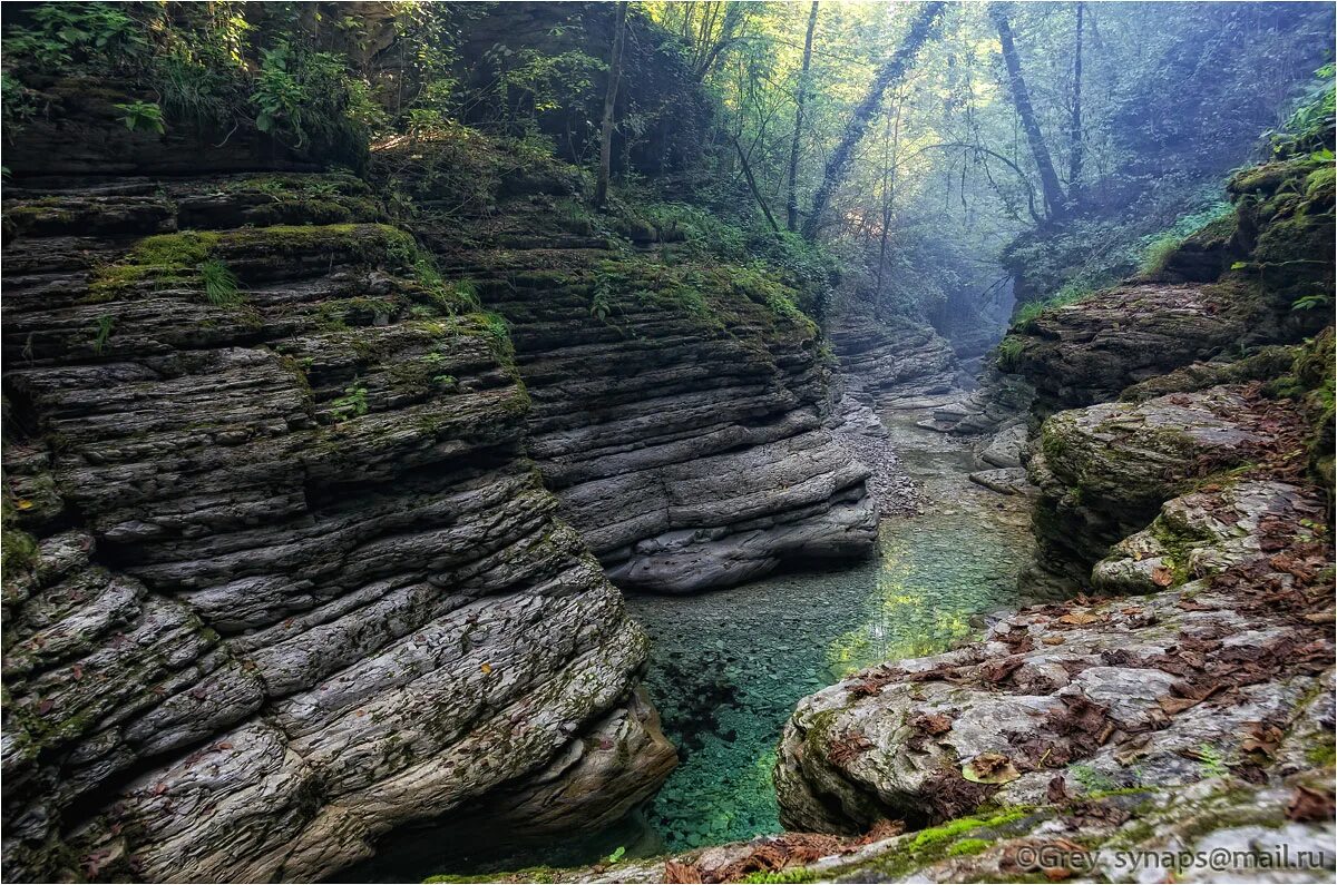 Краснодарский край добыча. Каньон реки Бешенка. Ущелье ручья таштай Бешенка. Каньон реки фарс Адыгея.