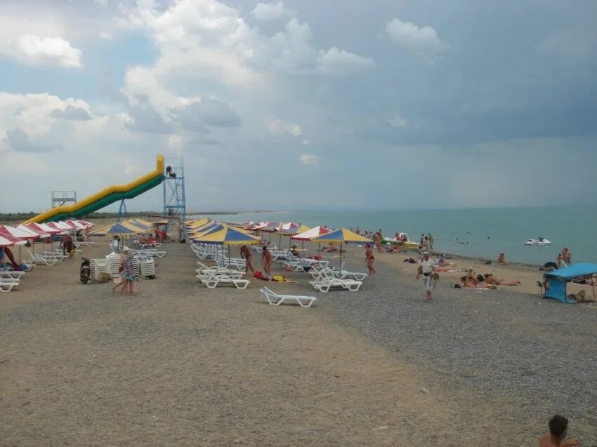 Пляж элит саки. Новофёдоровка крым 2021. Турбаза прибой крым. Без цен саки. Курортное 34 крым зеленый дворик.