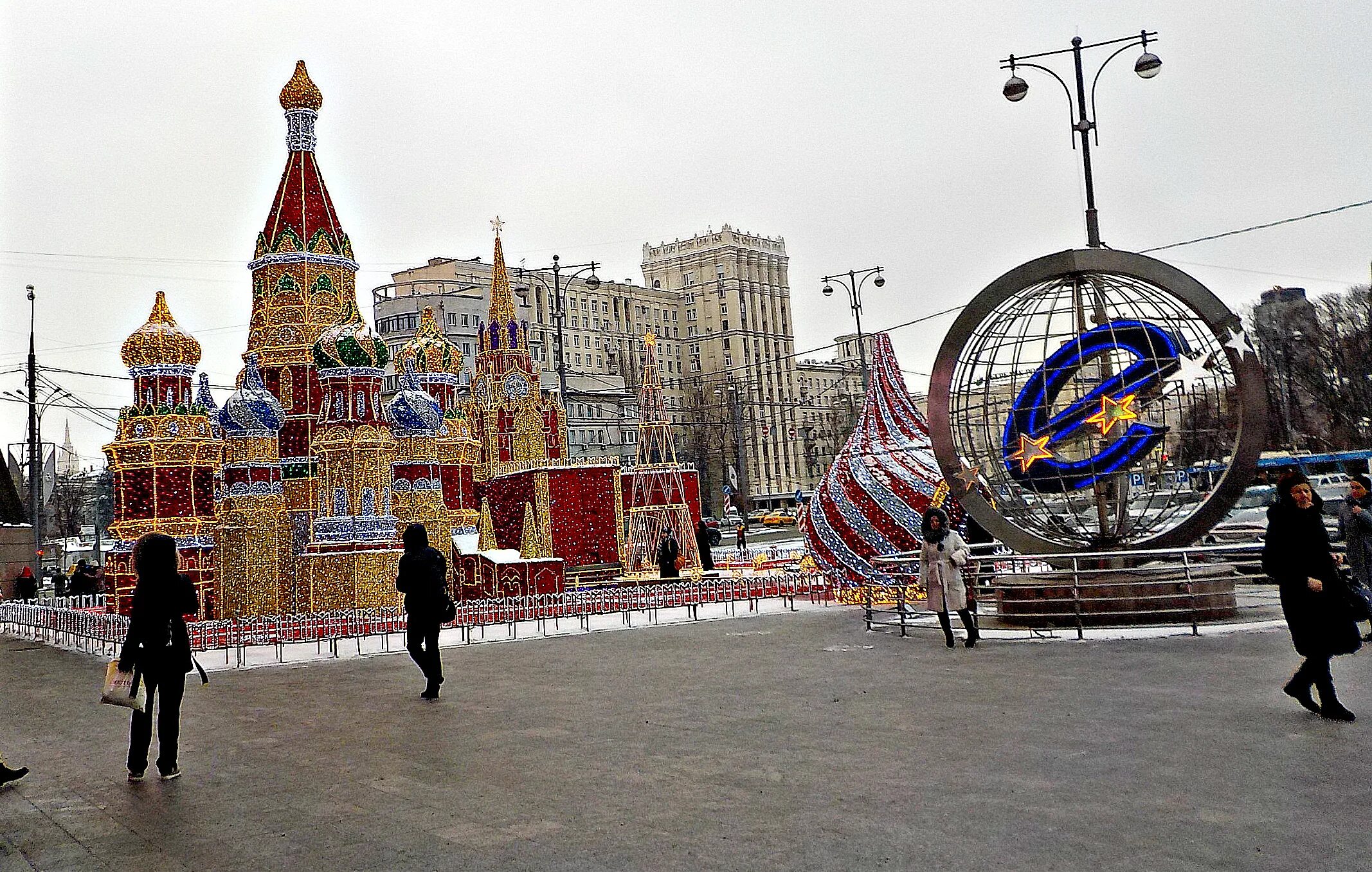 Киевская площадь ТЦ Европейский. Площадь около Кремля Москве. Кремль Европейский. Красная площадь в Киеве. Москве нужен киев