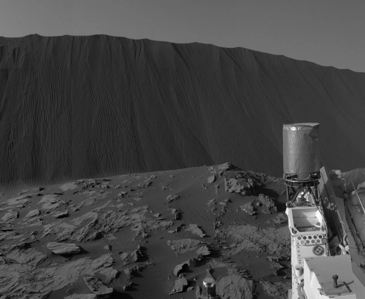 The other side of mars. Дюна Намиб Марс. Марсоход Марс-92. Кратер Скиапарелли Марс. Марсоход Кьюриосити.
