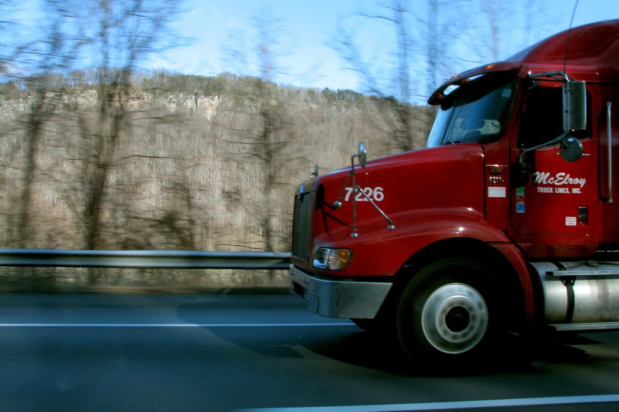 Автомобили сми. Red Semi Truck freight. Грузовик доставка. Визитки грузоперевозки.