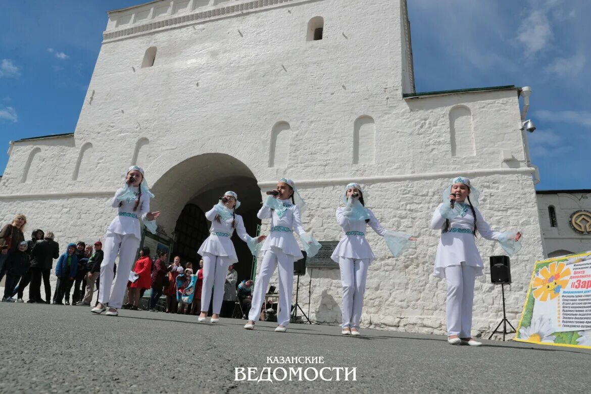 Экскурсоводы Казанского Кремля. Мероприятия Казань. Мероприятия для детей Казань. День молодёжи в Казанском Кремле.