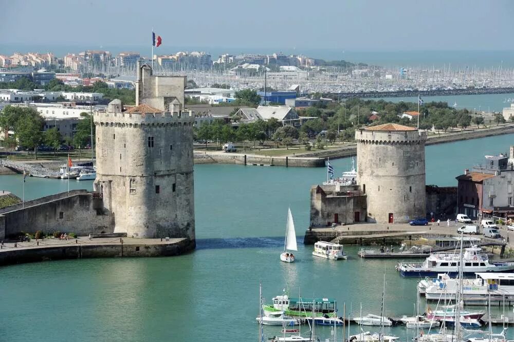 La rochelle. Ля-Рошель Франция крепость. Ла Рошель город во Франции. Ля Рошель Франция достопримечательности. Порт ля Рошель.