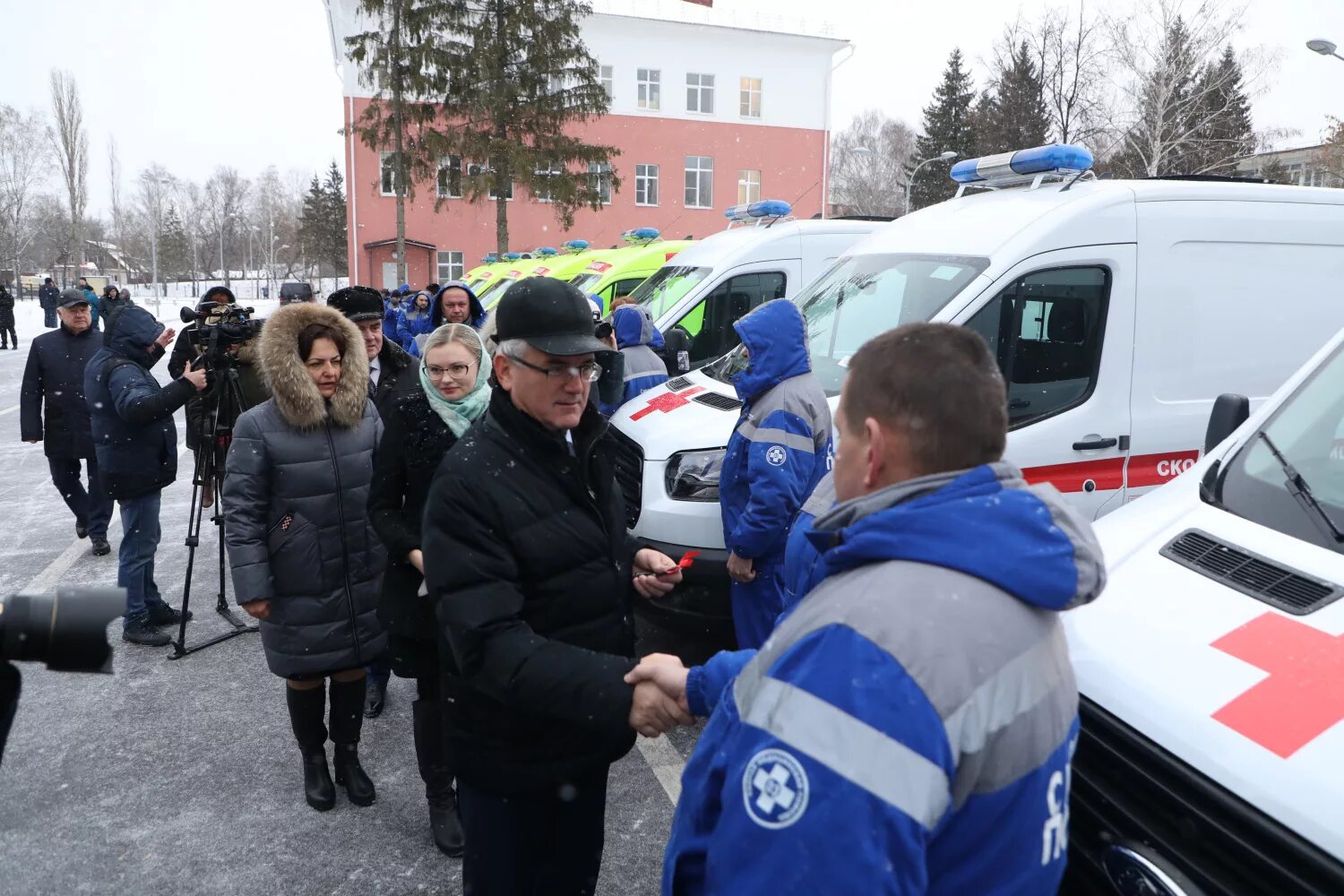 Россия 1 пенза новости сегодня. Станция скорой помощи Пенза. Вручение машин скорой помощи Пенза. Пенза вручили машины скорой помощи. 16 Бригада скорой помощи Пенза.