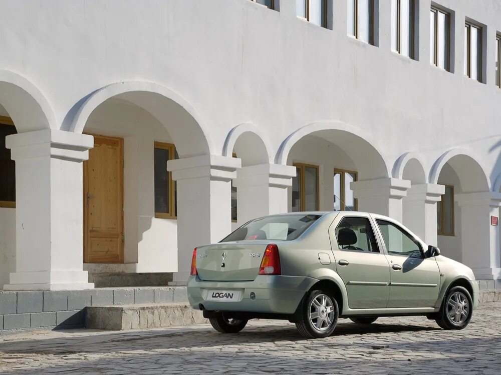 Рено 1 поколение. Renault Logan Рено 2004. Renault Logan 1. Рено Логан 1 2004. Renault Logan 1 поколения.