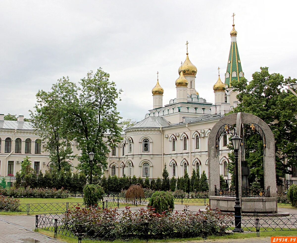 Фото воскресенского монастыря на московском проспекте. Монастырь на московском проспекте в санкт петербурге. Воскресенский новодевичий женский монастырь. Что за монастырь на московском проспекте. Монастырь на московском проспекте в санкт петербурге.