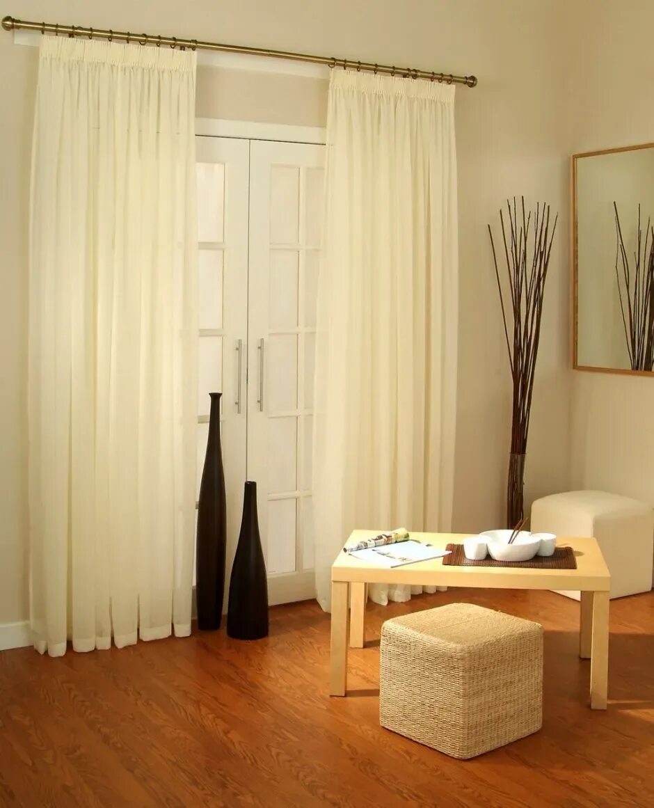 Шторы в интерьере. Шторы в спальню в современном. Шторы в современном интерьере. Гардина в комнату. Дизайнерские шторы.