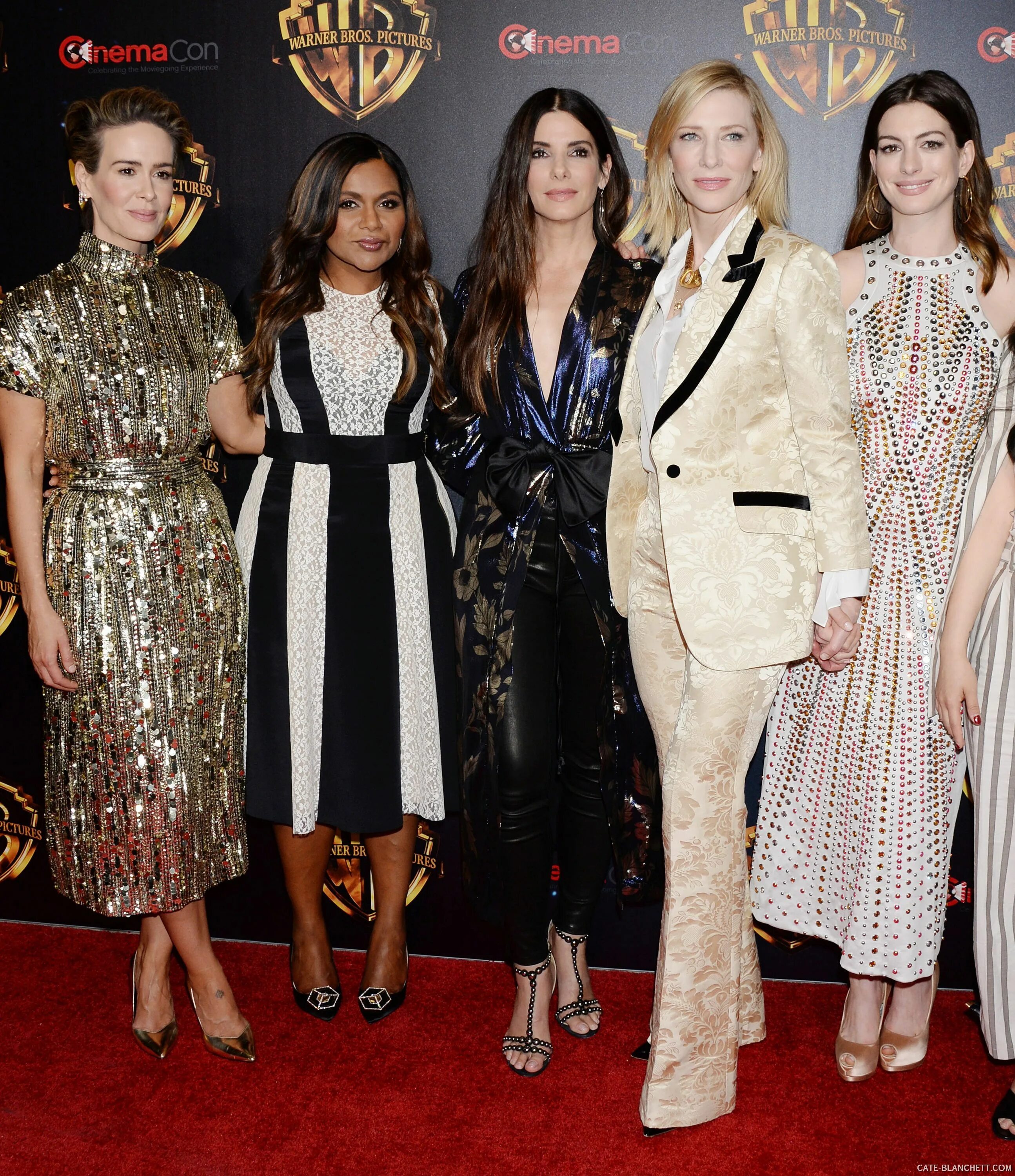 Энн хэтэуэй подруги. Энн хэтэуэй подруги. Сара полсон 8 подруг оушена. Энн хэтэуэй подруги. Отпетые мошенники фильм 2019.