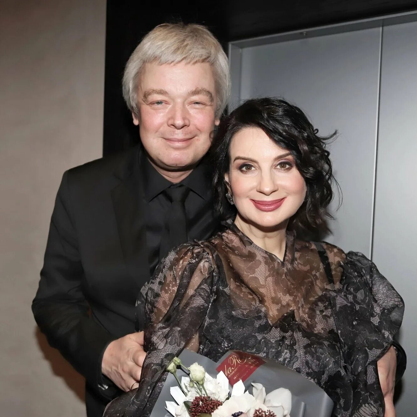 сколько лет александру стриженовой