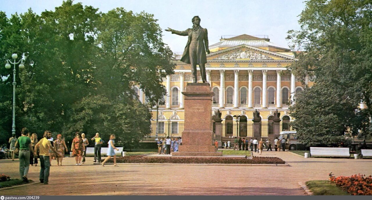 Памятники в пушкине спб. Аникушин памятник пушкину в санкт-петербурге. памятник а. с. пушкину (санкт-петербург, площадь искусств). памятник пушкину в спб на площади искусств. михайловский дворец памятник пушкину.