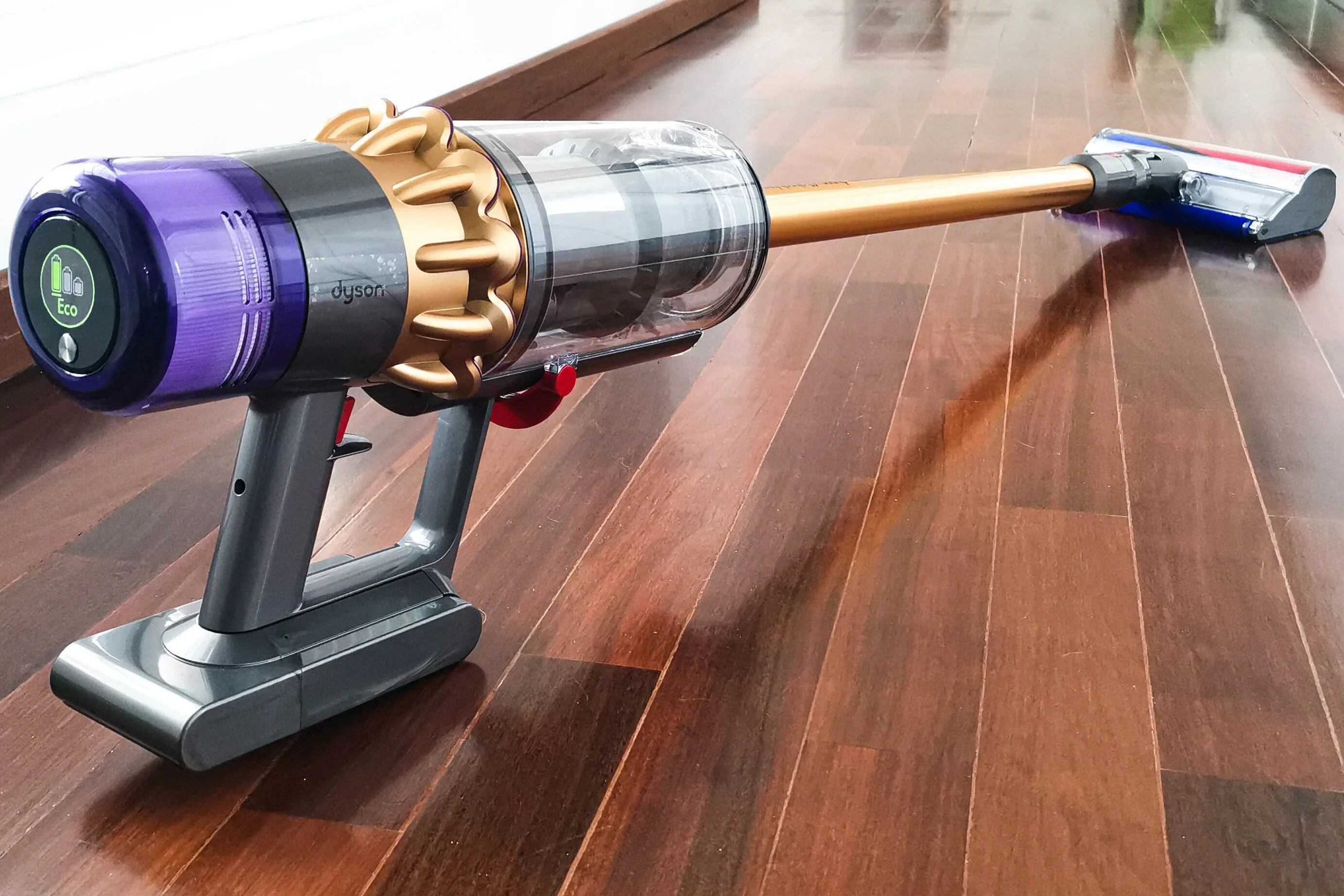 Дайсон внутри. Пылесос Dyson v11. Пылесос Dyson v11 absolute Extra Pro. Пылесос Дайсон v12. Пылесос Дайсон беспроводной v12.