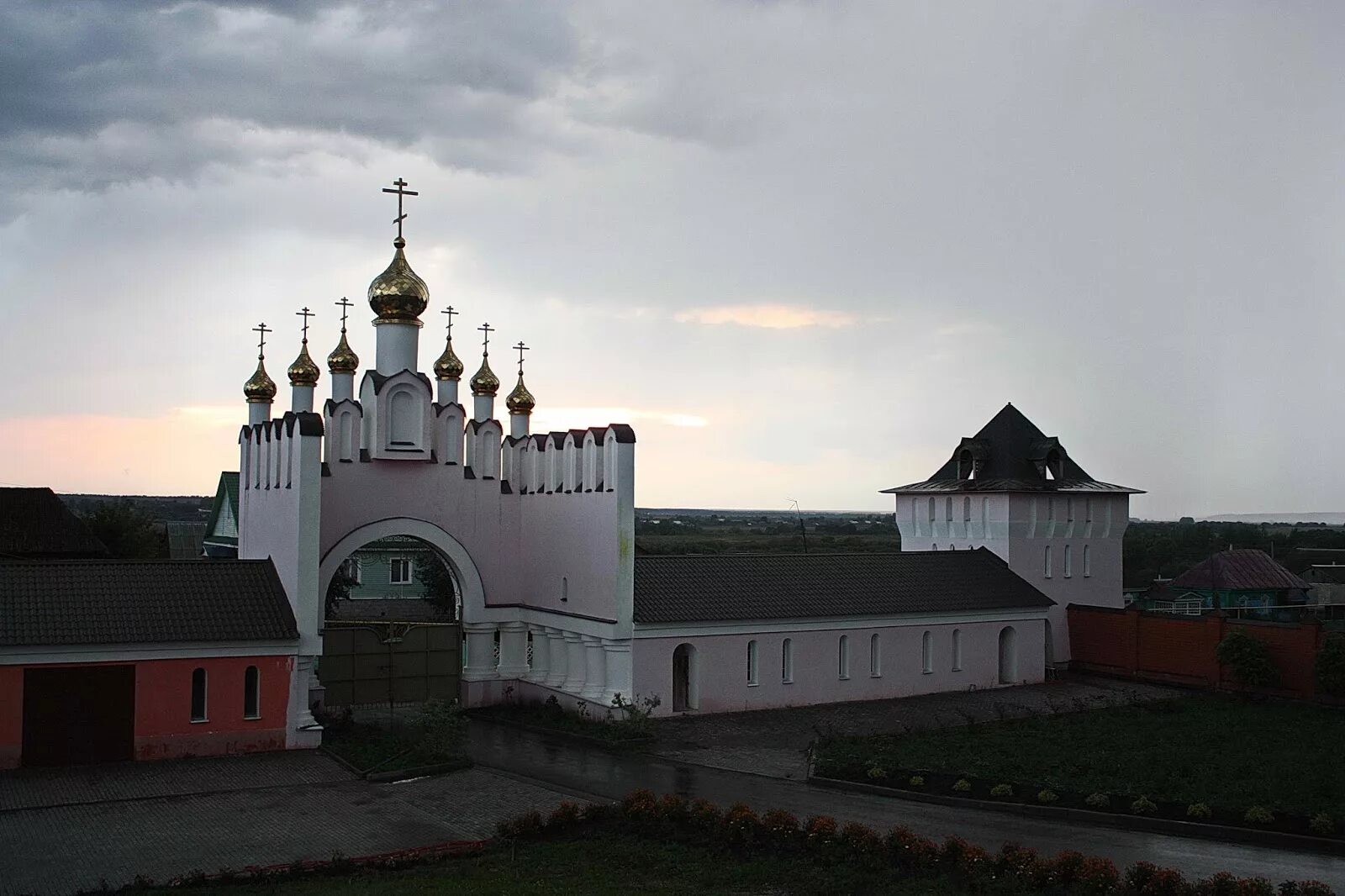 Покровские Селищи монастырь. Покров селище монастырь. Монастырь Покров Селищи Мордовия. Свято варсонофиевский монастырь мордовия