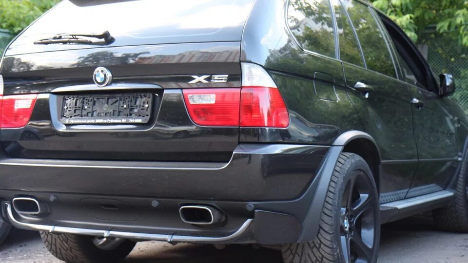 Стопы е53. Бмв х5 е53 зад. bmw x5 e53 4.8 выхлоп. bmw e53 black. выхлоп bmw x5 e53 4.4.