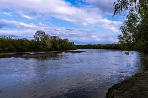 Город на реке юг