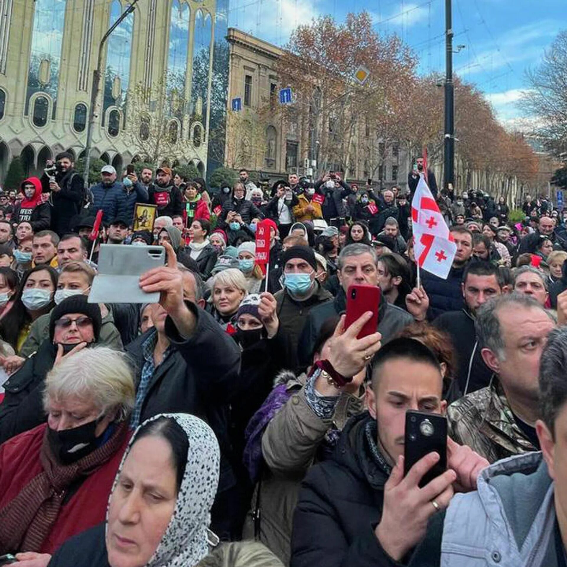 Митинг против России в Грузии. Митинги в Грузии. Митинг в Тбилиси. Митинг в Тбилиси против россиян. Грузия события сегодня свежие новости