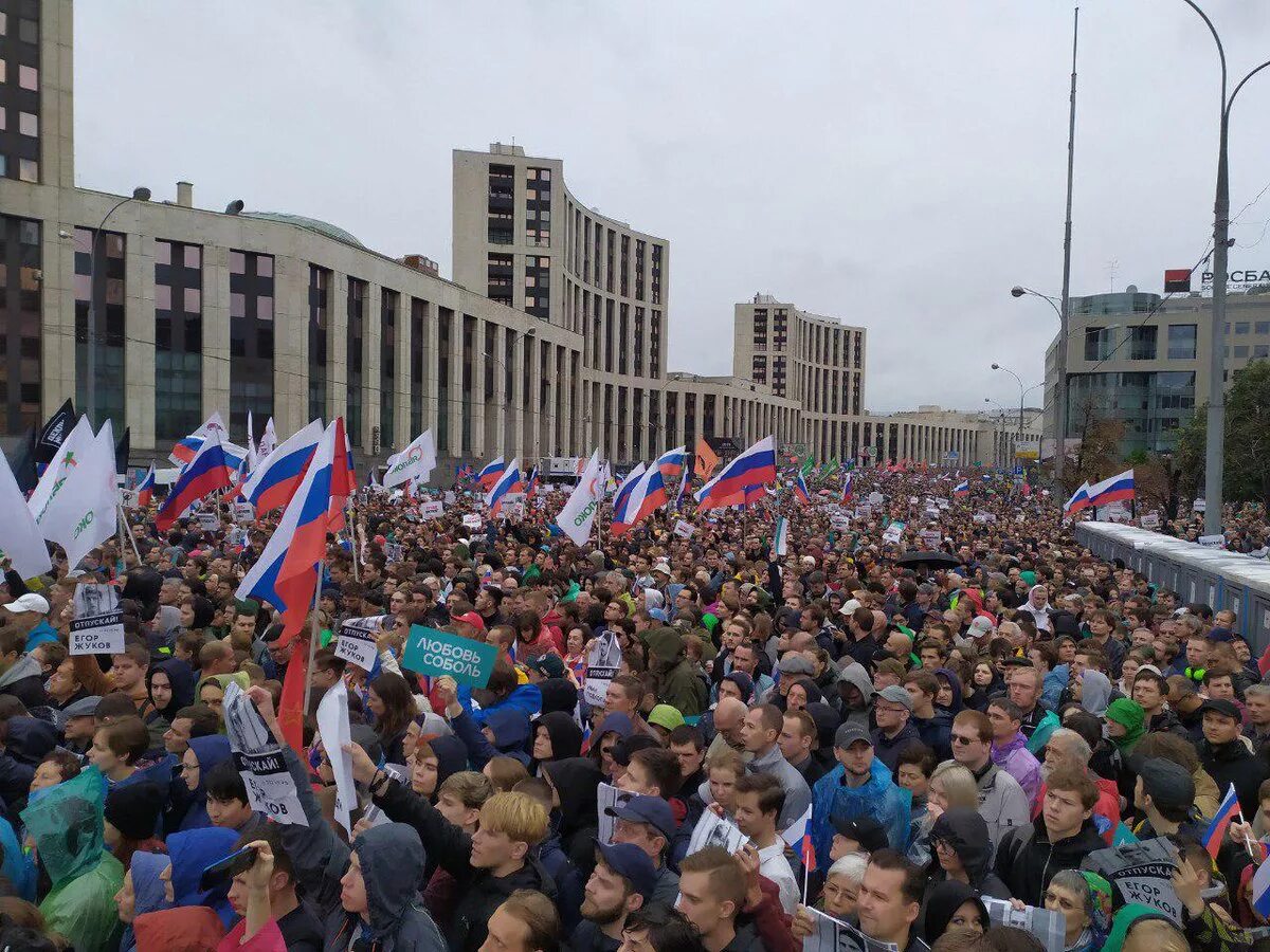 Предвыборный митинг. Митинг на проспекте Сахарова. Митинг на проспекте Сахарова 2019. Митинг протеста. Митингующие в Москве.