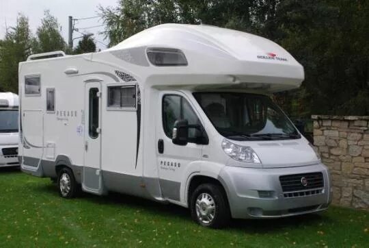 Самый большой автодом категории b. Автодом категории б. Автодом bedford. Дом на колесах категория б. Автодом категории b.