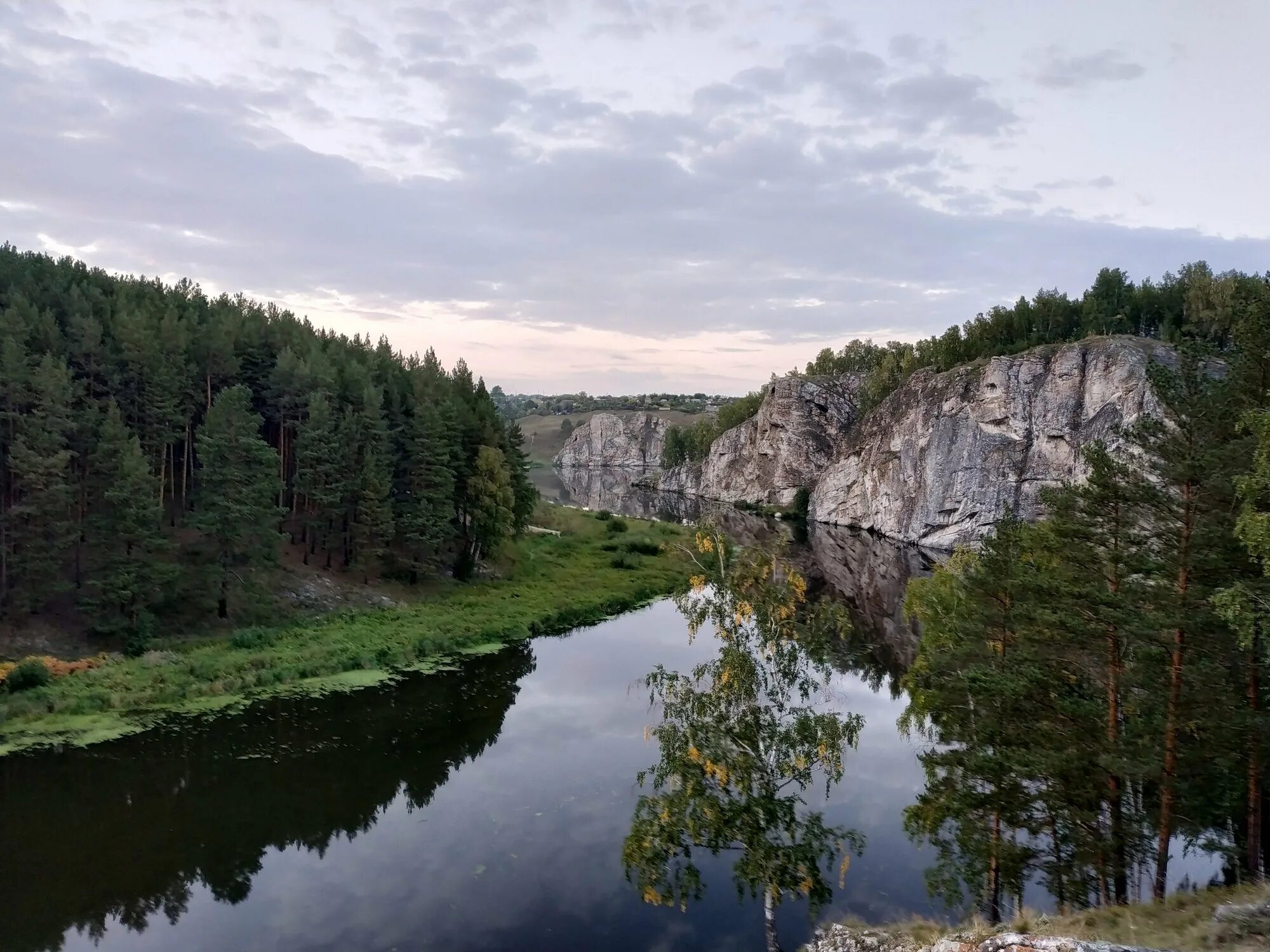 Природные места свердловской области. Река Исеть Каменск-Уральский. Исетский каньон Каменск-Уральский. Река Исеть Свердловская область. Река Исеть Свердловская область Каменск Уральский.