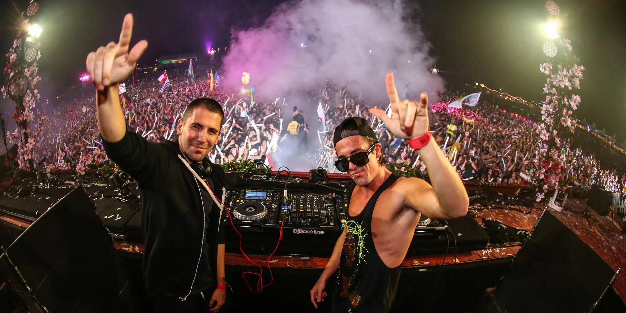 Dimitri Vegas & like Mike. DJ Astrix. Популярные диджеи.